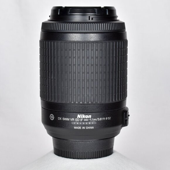 Nikon AF-S DX Nikkor Zoom Lens 55-200mm f/4-5.6 G ED VR AF w/ Bag & Hood MINT - Picture 4 of 8